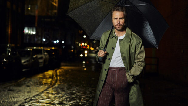 Sam Rockwell holding an umbrella while standing on a wet street at night, HD Desktop Wallpaper