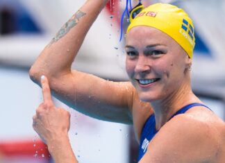 Sarah Sjostrom wallpapers showing a close up of her smile and swim cap in a swimming pool, HD Desktop Wallpaper