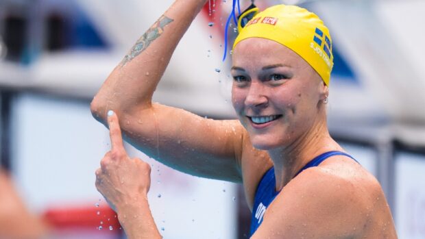 Sarah Sjostrom wallpapers showing a close up of her smile and swim cap in a swimming pool, HD Desktop Wallpaper