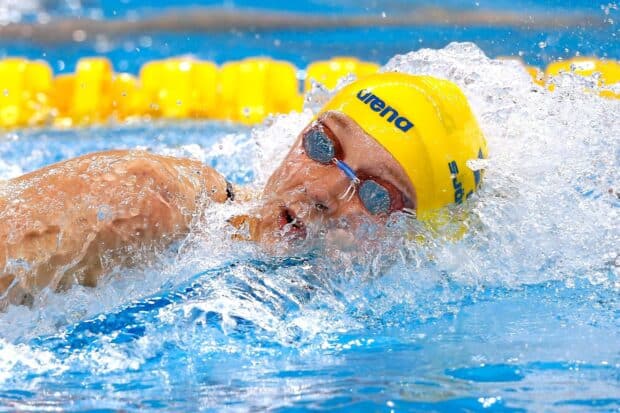 Sarah Sjostrom is swimming freestyle in a pool during a race, HD Desktop Wallpaper