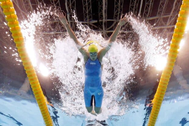 Sarah Sjostrom is swimming powerfully underwater during a competition, HD Desktop Wallpaper