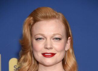 Sarah Snook wears a black sequined dress with red lipstick at an event, HD Desktop Wallpaper