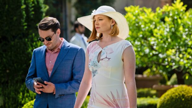 Sarah Snook is seen walking outdoors with a man in a blue suit, 4K Desktop Wallpaper