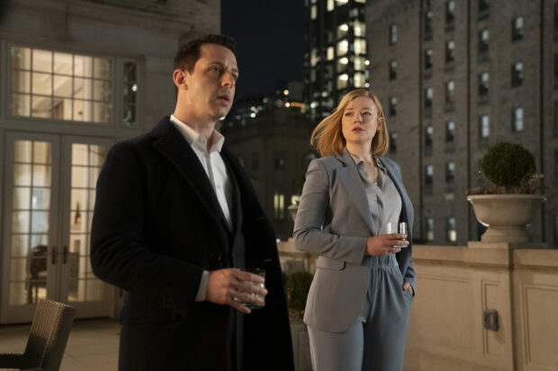 Sarah Snook is standing on a balcony at night holding a glass, HD Desktop Wallpaper