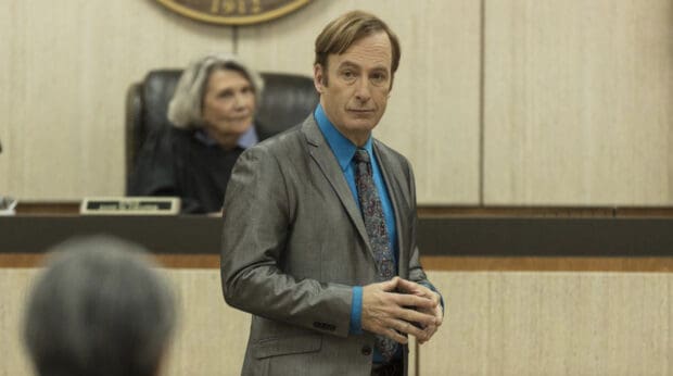 Saul Goodman is standing and speaking in a courtroom setting, HD Desktop Wallpaper