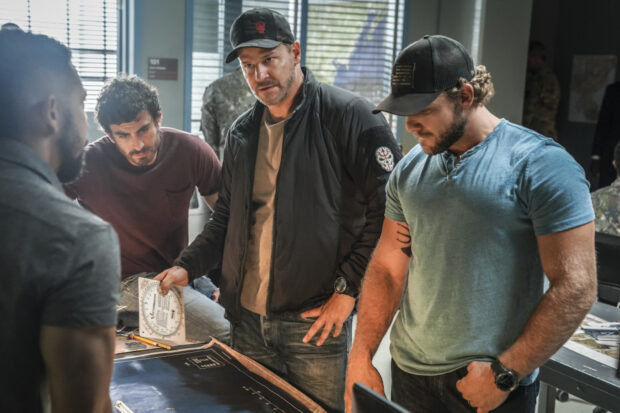 The Seal Team is seen analyzing maps during a briefing, HD Desktop Wallpaper