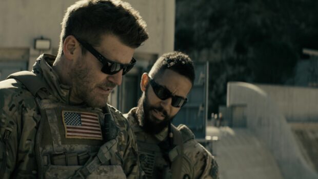 Two Seal Team members discussing strategy outdoors, HD Desktop Wallpaper