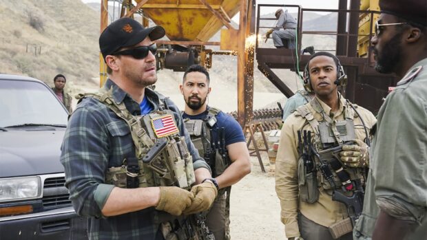 The Seal Team members are gearing up with tactical gear and weapons in a desert setting, HD Desktop Wallpaper