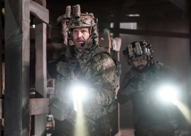 Two Seal Team members cautiously searching with flashlights during a mission, HD Desktop Wallpaper