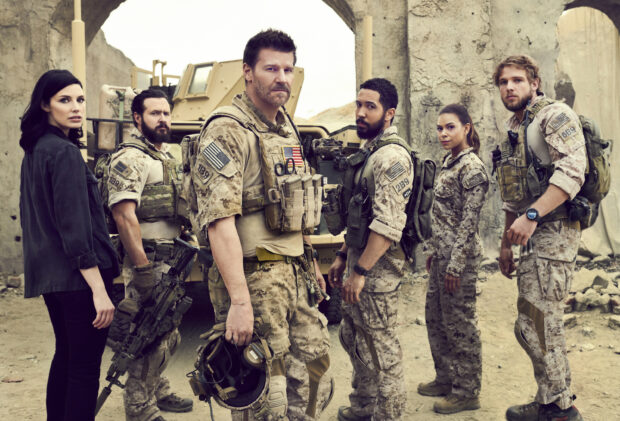 A group of Seal Team members in military gear pose in front of a vehicle in a desert setting, 2K Desktop Wallpaper