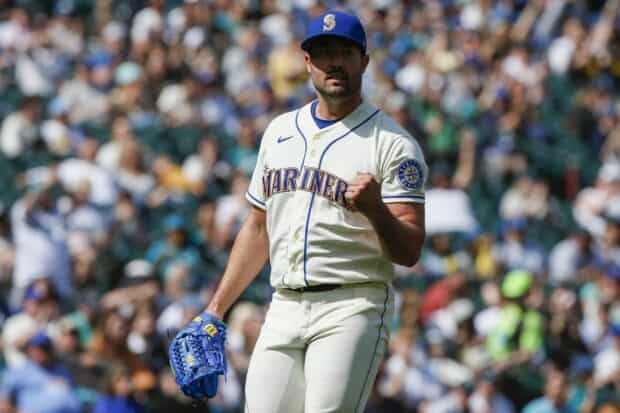 A Seattle Mariners player is celebrating during a game in front of a crowd, 2K Desktop Wallpaper