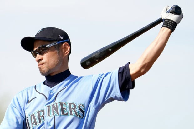 A Seattle Mariners player holds a bat ready for a swing during a sunny game, 2K Desktop Wallpaper