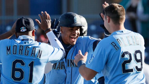 Seattle Mariners players smiling and high fiving after a successful play, 2K Desktop Wallpaper