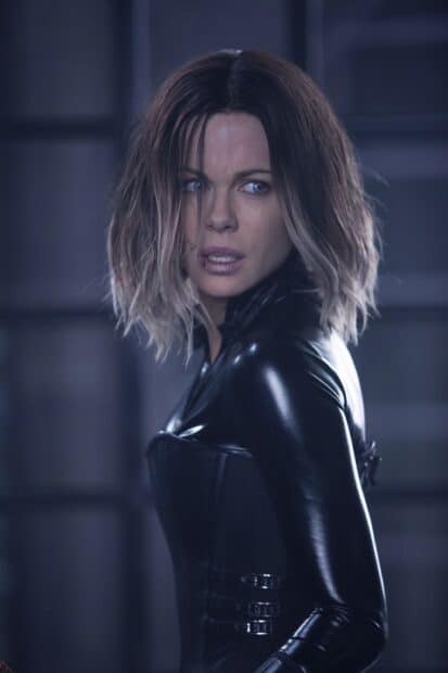 Selene from Underworld wears a black leather outfit looking focused and ready for action, 2K Mobile Wallpaper