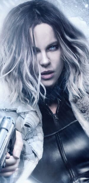 Selene in leather suit aims a gun with fierce determination in Underworld, 2K Phone Wallpaper