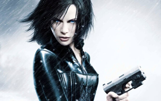 Selene holds a gun with intense blue eyes in a dark outfit, HD PC Wallpaper