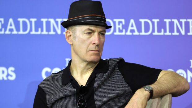 Bob Odenkirk wears a black hat and patterned shirt while seated at an event, HD Desktop Wallpaper