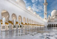 The Sheikh Zayed Grand Mosque showcases intricate white marble and gold details in the United Arab Emirates, 4K Desktop Wallpaper
