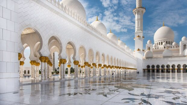The Sheikh Zayed Grand Mosque showcases intricate white marble and gold details in the United Arab Emirates, 4K Desktop Wallpaper
