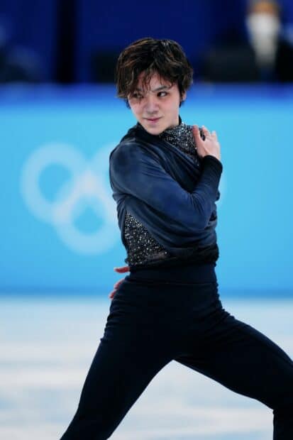 Shoma Uno performs a powerful skating routine on the ice, HD Desktop Wallpaper