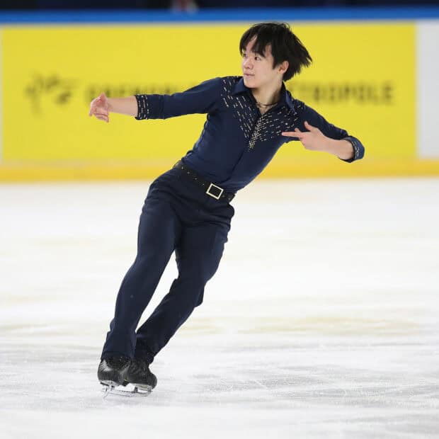 Shoma Uno gracefully performs on ice during a competition, HD Desktop Wallpaper