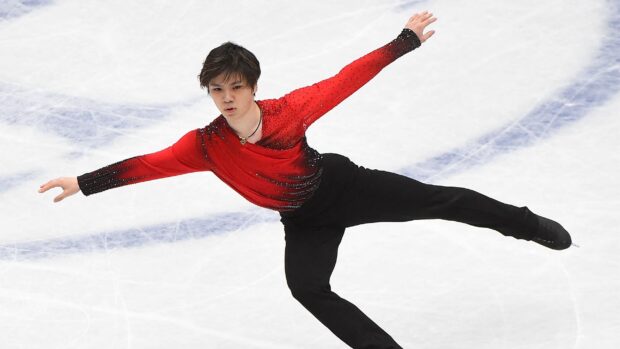 Shoma Uno performs a graceful figure skating routine on ice, 2K Desktop Wallpaper