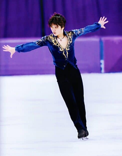 Shoma Uno performs on ice wearing a blue and gold costume during a figure skating routine, HD Mobile Wallpaper