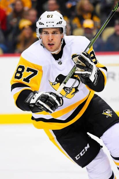 Sidney Crosby is focused on the hockey game wearing his Penguins uniform, HD Mobile Wallpaper