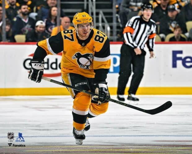 Sidney Crosby is focused during an ice hockey game with the Pittsburgh Penguins, HD Desktop Wallpaper