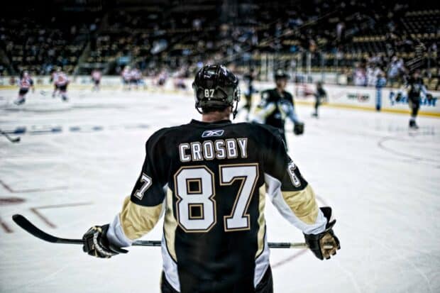 Sidney Crosby is seen standing on the ice rink preparing for the hockey game, 2K Desktop Wallpaper