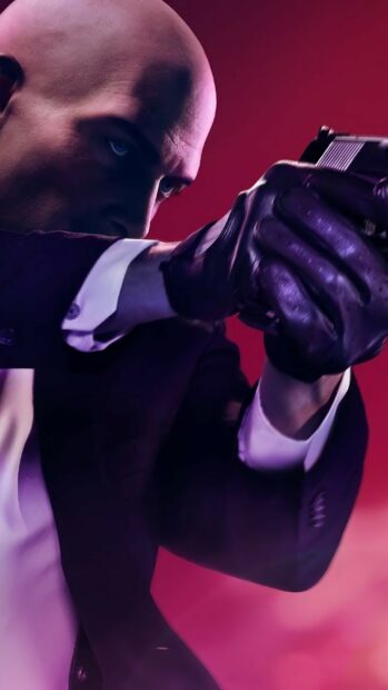 A man in a suit with a bald head aims a gun with focus in the Hitman game, 2K Mobile Wallpaper