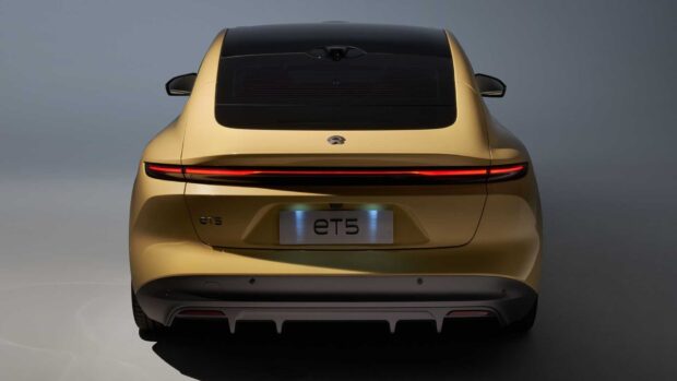 The golden Nio Auto ET5 car is shown from the back with taillights illuminated, HD Desktop Wallpaper