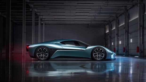 A sleek Nio auto is parked in a spacious modern garage with reflective floors and bright lights, 4K Desktop Wallpaper
