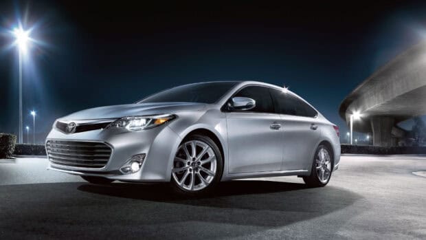 A silver Toyota Avalon is parked under streetlights on an empty road at night, HD Desktop Wallpaper