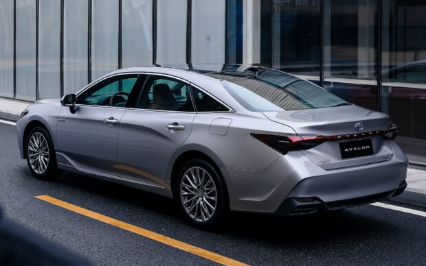 A silver Toyota Avalon parked on the street beside a building with glass windows, HD Desktop Wallpaper