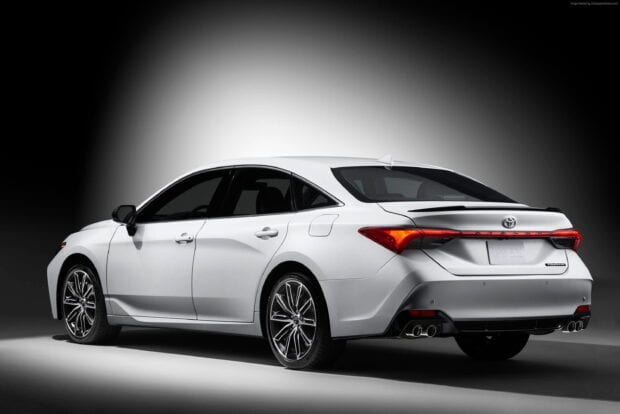 A sleek white Toyota Avalon is captured from the rear side in a studio setting, 2K Desktop Wallpaper