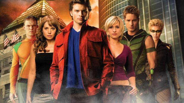 The Smallville TV series characters stand together in front of a cityscape, HD Desktop Wallpaper