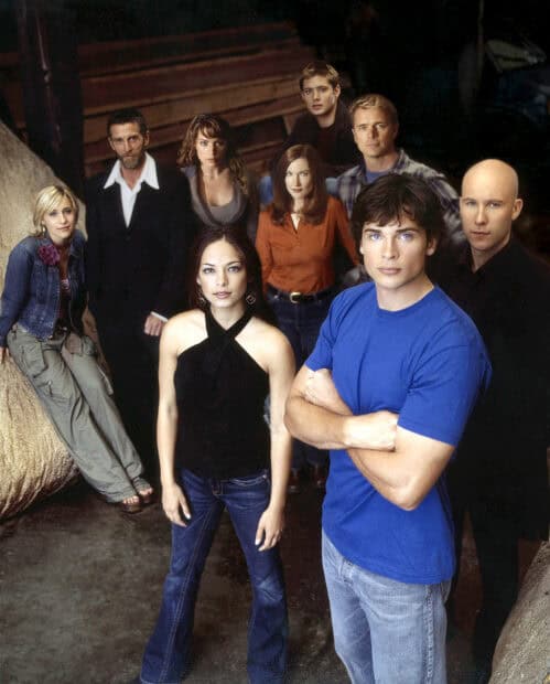 The cast of Smallville TV series poses together in a group photo, HD PC Wallpaper