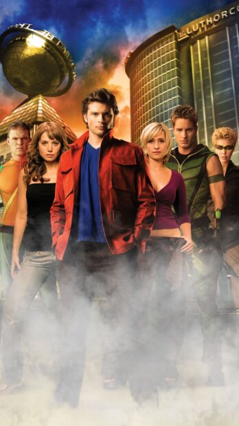 The main characters from Smallville tv series stand confidently in front of a cityscape at sunset, 2K Mobile Wallpaper