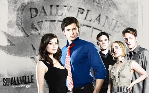 The Smallville Tv Series cast is standing in front of a Daily Planet logo, HD Desktop Wallpaper
