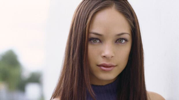 A close up portrait of a woman from Smallville Tv Series with long hair, 4K Desktop Wallpaper