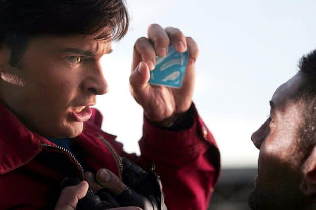 A tense moment showing a man holding a small emblem during a heated confrontation in Smallville Tv Series, HD Desktop Wallpaper