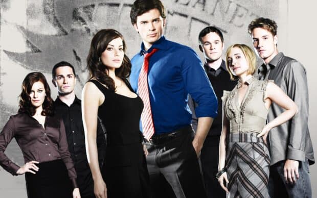 The Smallville Tv Series wallpapers feature the main cast standing confidently together, 2K Desktop Wallpaper