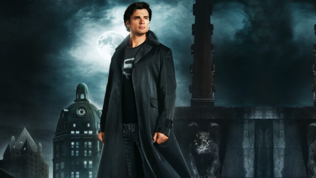 The Smallville TV series wallpapers shows the hero standing on a rooftop under a full moon, HD Desktop Wallpaper