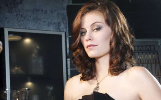 A close up of a woman from Smallville tv series with styled hair and elegant necklace, HD Desktop Wallpaper
