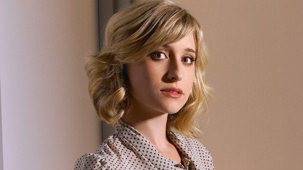 A close up portrait of a blonde woman from Smallville tv series, HD Phone Wallpaper