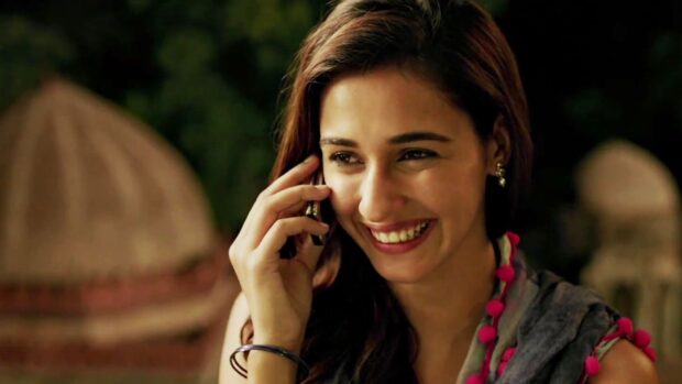 A woman smiling while talking on the phone in a scene from Ms Dhoni The Untold Story, HD Desktop Wallpaper