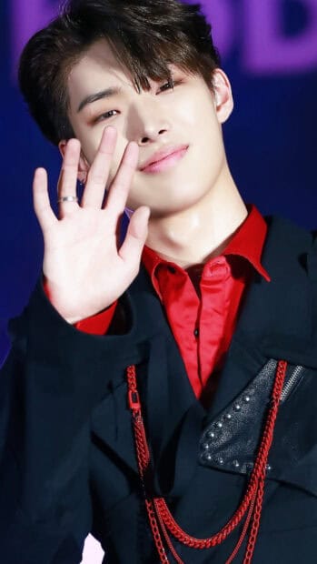 Song Min Gi Ateez is smiling and waving with a dark blazer and red shirt, HD Phone Wallpaper