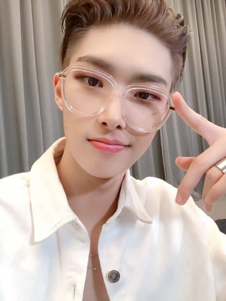 A close up portrait of Song Min Gi Ateez wearing clear glasses and a white jacket, HD Phone Wallpaper