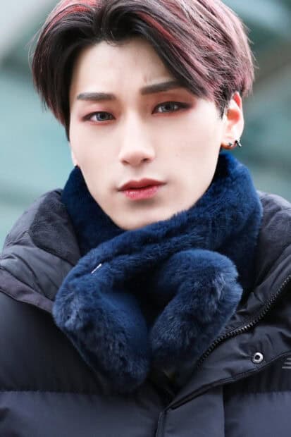 Song Min Gi Ateez looks directly at the camera wearing a blue scarf, HD Phone Wallpaper